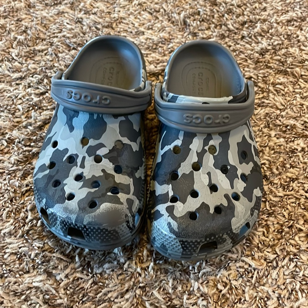 Crocs camo size 13 kids